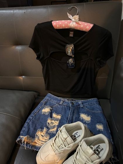 แขนสั้น ดำ EU 34 อื่นๆ อื่นๆ เสื้อครอปมือสองผ่าช่วงอกเซ็กซี่นิดๆ