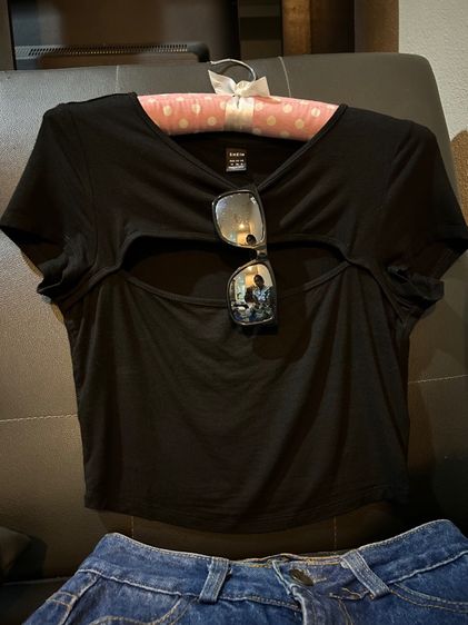 เสื้อครอปมือสองผ่าช่วงอกเซ็กซี่นิดๆ รูปที่ 2