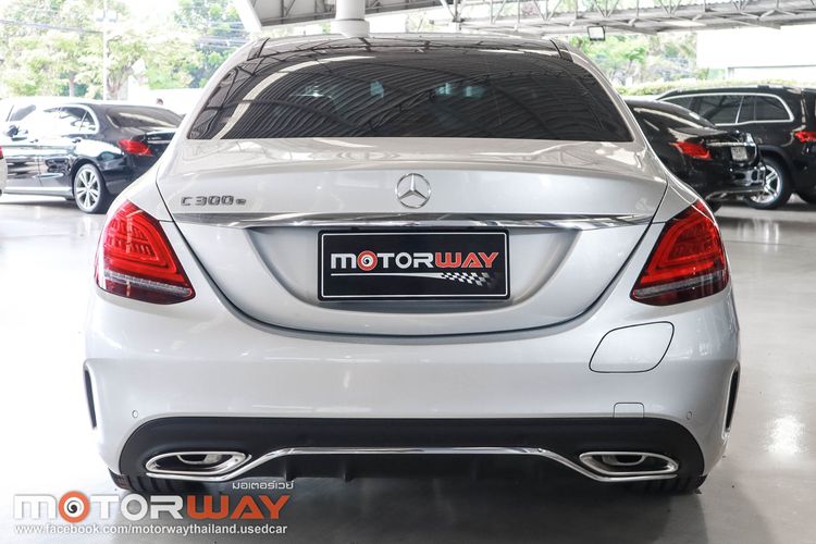 Mercedes-Benz C-Class 2023 C300 Sedan ปลั๊กอินไฮบริด (PHEV) เกียร์อัตโนมัติ บรอนซ์เงิน รูปที่ 4