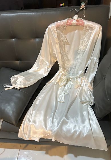 ชุดคลุมชุดนอนมือสอง