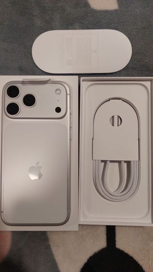 iPhone 17 Promax ความจุ 1TB. สี SILVER
สภาพมือหนึ่ง