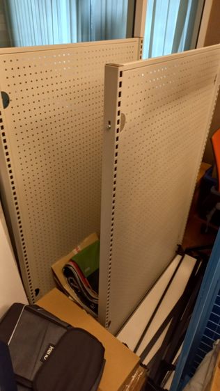 ตู้แขวนสีขาว แบบเตี้ย ใส่ชั้นวางสินค้าได้ รูปที่ 3