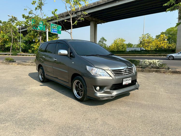รถ Toyota Innova 2.0 G สี เทา