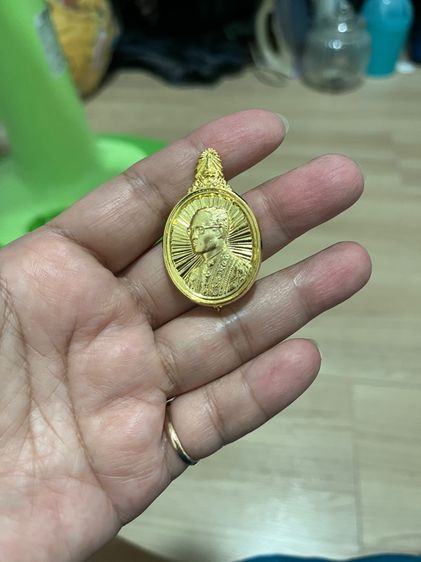 เข็มกลัด ร9