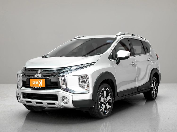 รถ Mitsubishi Xpander Cross 1.5 สี บรอนซ์เงิน