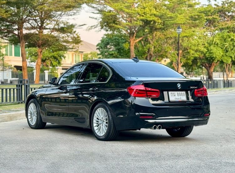 BMW Series 3 2018 320d Sedan ดีเซล ไม่ติดแก๊ส เกียร์อัตโนมัติ ดำ รูปที่ 4
