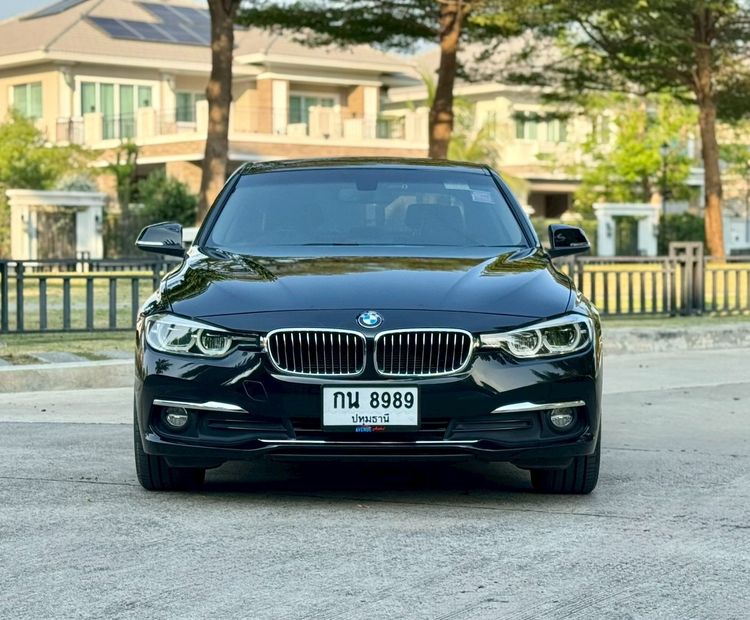 BMW Series 3 2018 320d Sedan ดีเซล ไม่ติดแก๊ส เกียร์อัตโนมัติ ดำ รูปที่ 2