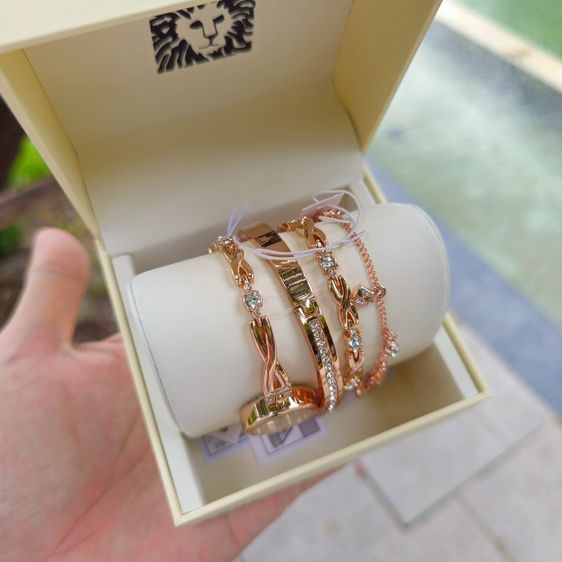 นาฬิกาAnne Klein Women's Premium Roseold Watch and Bracelet Set  รูปที่ 3