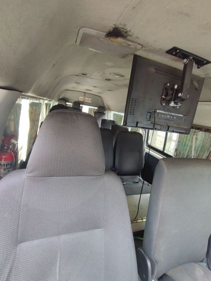 รถ Toyota Commuter 2.7 สี ขาว