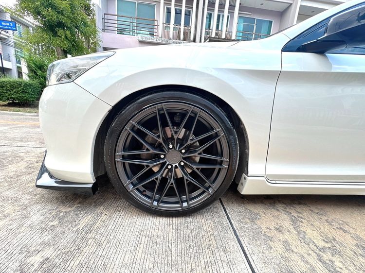 รถ Honda Accord 2.4 EL NAVI สี ขาว