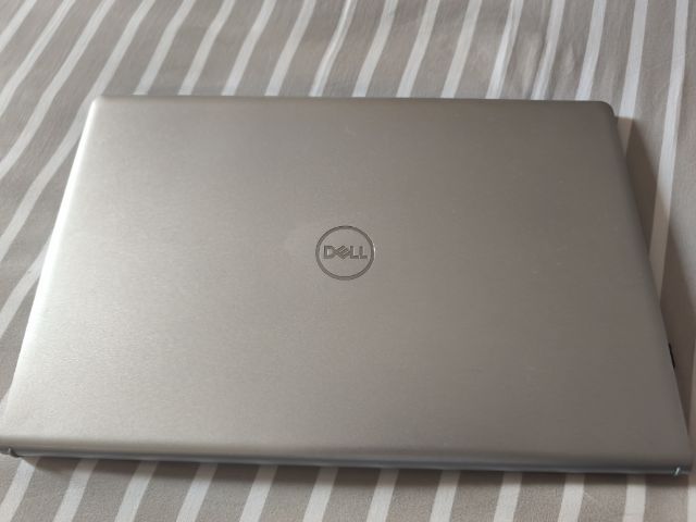 โน้ตบุ๊ก Dell Inspiron 15