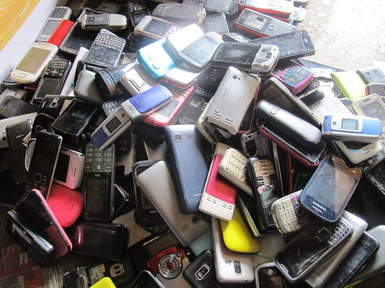 รับซื้อโทรศัพท์มือถือเสียพังรุ่นเก่าทุกสภาพ รูปที่ 2