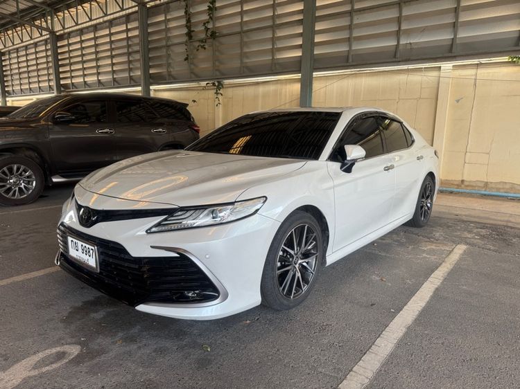 Toyota Camry 2022 2.5 Premium Sedan เบนซิน ไม่ติดแก๊ส เกียร์อัตโนมัติ ขาว รูปที่ 2