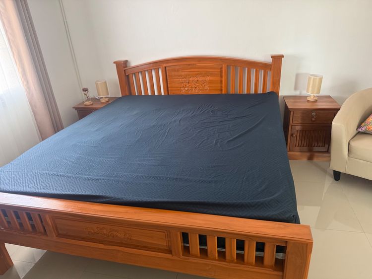 Teak bed King sale ,เตียงสวยไม้สัก ใหม่ มาก 