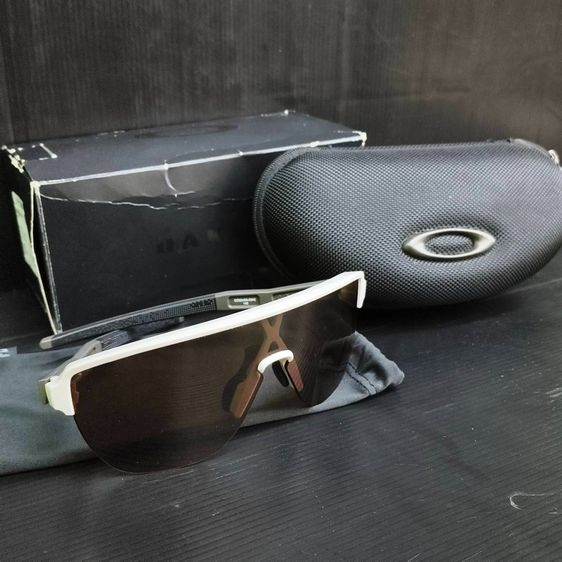 แว่นตากันแดด แว่นกันแดด Oakley รุ่น Corridor ทรงสปอร์ต Shield ใส่สบาย น้ำหนักเบา เหมาะสำหรับวิ่ง ปั่นจักรยาน ออกกำลังกาย และใช้งานทั่วไป