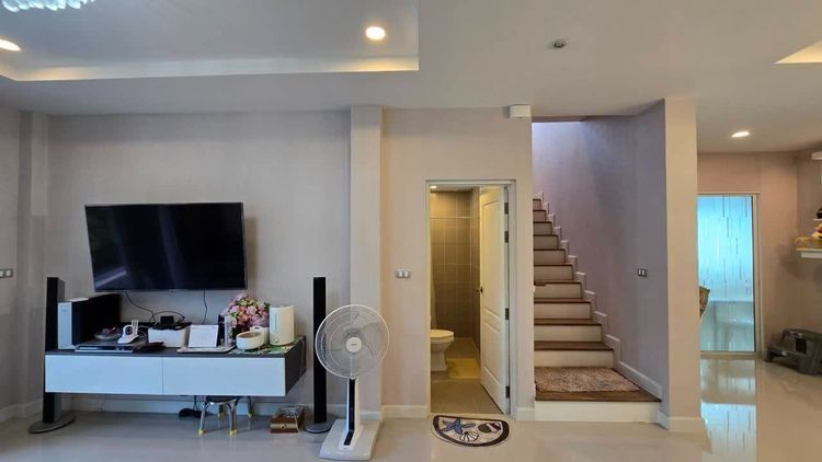 AP (Thailand) มีบางส่วน 2018 ขายบ้านเดี่ยว เซนโทร ราชพฤกษ์ แปลงหน้าสวน เนื้อที่ 52.1 ตรว.พื้นที่ใช้สอย 175 ตรม. ใกล้สถานีรถไฟฟ้าMRT สถานีบางพลู สายสีม่วง รูปที่ 3