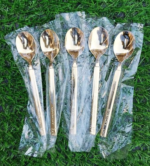 อุปกรณ์ในครัวอื่นๆ ชุดช้อนส้อมสีทองแบรนด์ Givenchy 18-8 yamaka ใหม่ 1 เซต ประกอบด้วย ช้อน 5 ส้อม 5 ในซอง ไม่มีกล่อง