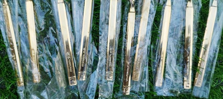 ชุดช้อนส้อมสีทองแบรนด์ Givenchy 18-8 yamaka ใหม่ 1 เซต ประกอบด้วย ช้อน 5 ส้อม 5 ในซอง ไม่มีกล่อง รูปที่ 3