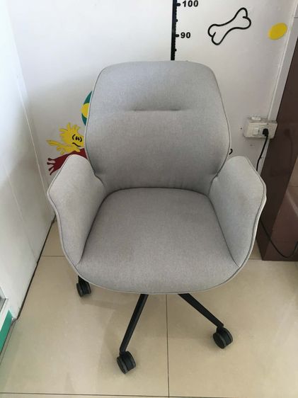 เก้าอี้สำนักงาน ผ้าหุ้มเบาะ เทา เก้าอี้ทำงานมือสอง แบรนด์ LIFESTYLE รุ่น AURA  สภาพประมาณ 90 เปอร์เซ็นต์