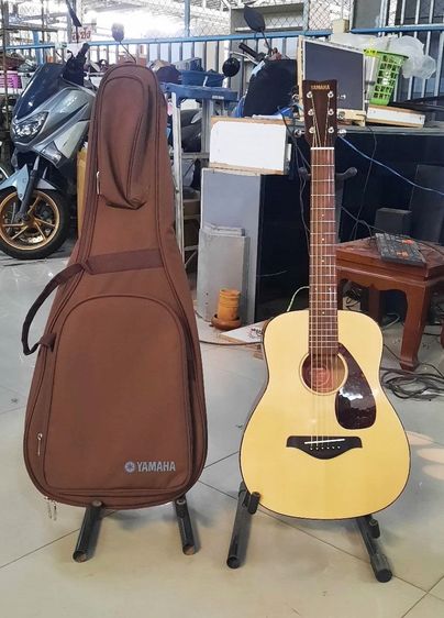 กีต้าร์โปร่ง กีตาร์โปร่ง Yamaha