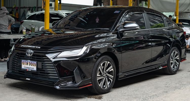 Toyota Yaris ATIV 2023 1.2 Premium Luxury Sedan เบนซิน ไม่ติดแก๊ส เกียร์อัตโนมัติ ดำ รูปที่ 2