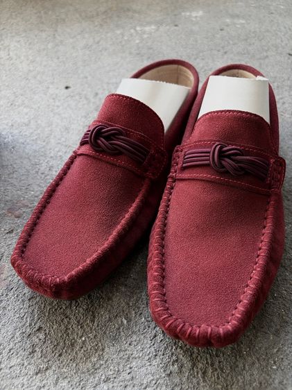 รองเท้าLoafer สีแดงเลือดหมู