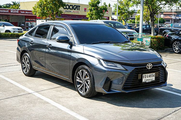 Toyota Yaris ATIV 2025 1.2 Premium Sedan เบนซิน ไม่ติดแก๊ส เกียร์อัตโนมัติ เทา รูปที่ 3