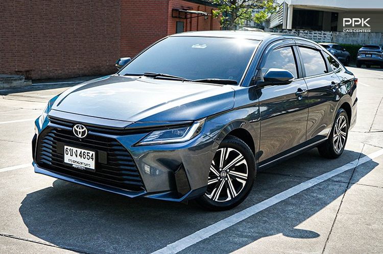 รถ Toyota Yaris ATIV 1.2 Premium สี เทา