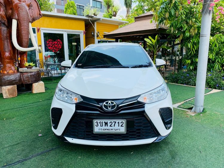 Toyota Yaris 2022 1.2 Entry Sedan เบนซิน LPG เกียร์อัตโนมัติ ขาว รูปที่ 3