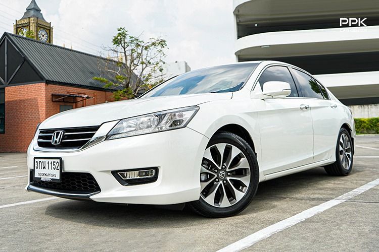 รถ Honda Accord 2.4 EL สี ขาว