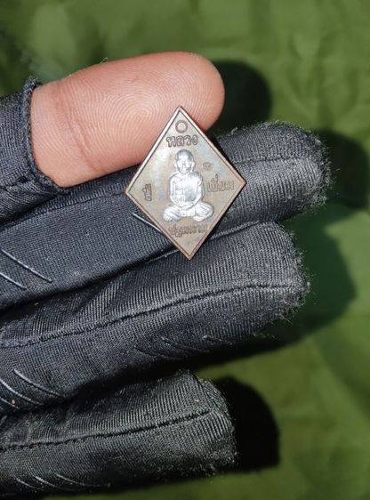 เหรียญข้าวหลามตัดหลวงปู่เอี่ยมรุ่นเศรษฐีน้อยปี58 หน้ากากเงินเนื้อทองแดง