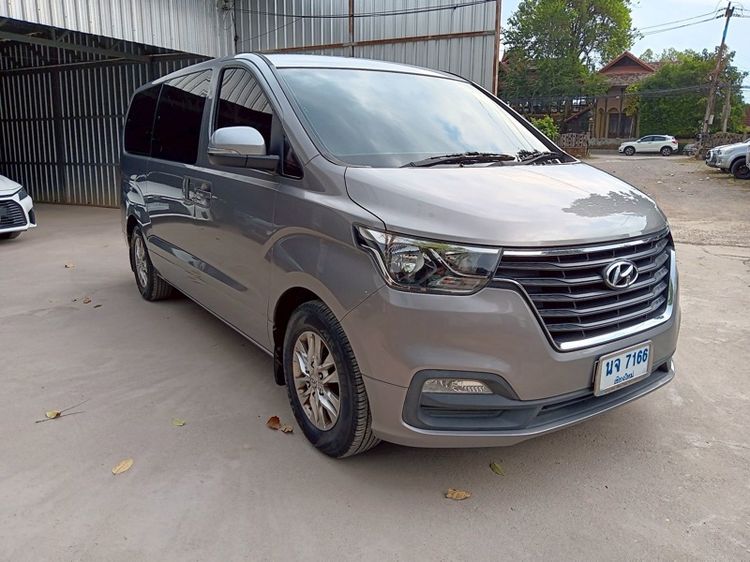 Hyundai H-1  2018 2.5 Maesto Touring Van ดีเซล ไม่ติดแก๊ส เกียร์อัตโนมัติ บรอนซ์เงิน รูปที่ 3