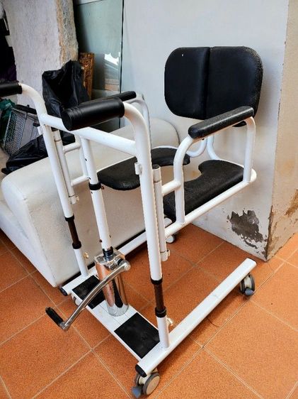 อุปกรณ์เพื่อสุขภาพ ขายถูรถเข็นผู้ป่วยมือสอง