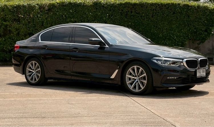 BMW Series 5 2020 530e Sedan ปลั๊กอินไฮบริด (PHEV) เกียร์อัตโนมัติ ดำ รูปที่ 3