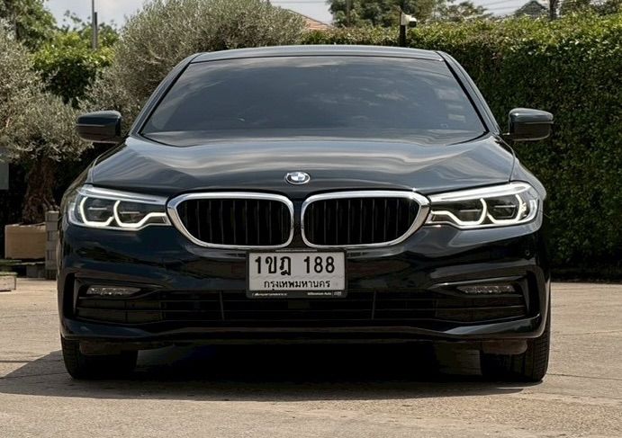 BMW Series 5 2020 530e Sedan ปลั๊กอินไฮบริด (PHEV) เกียร์อัตโนมัติ ดำ รูปที่ 2