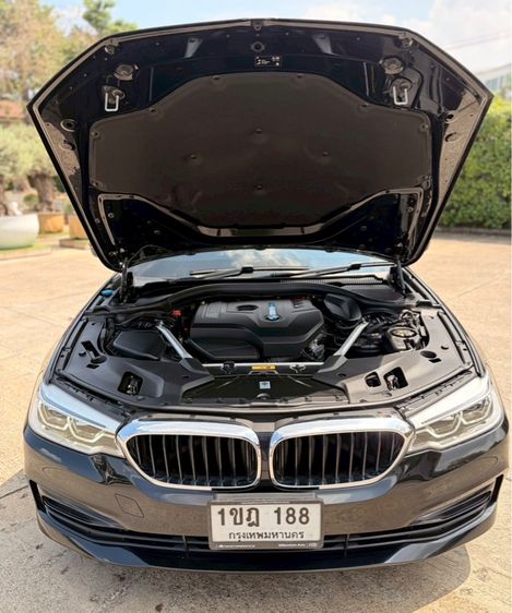 BMW Series 5 2020 530e Sedan ปลั๊กอินไฮบริด (PHEV) เกียร์อัตโนมัติ ดำ รูปที่ 4