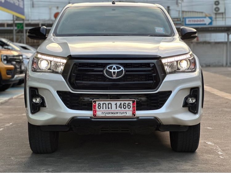 รถ Toyota Hilux Revo Double Cab 4x4 2.8 Rocco สี ขาว