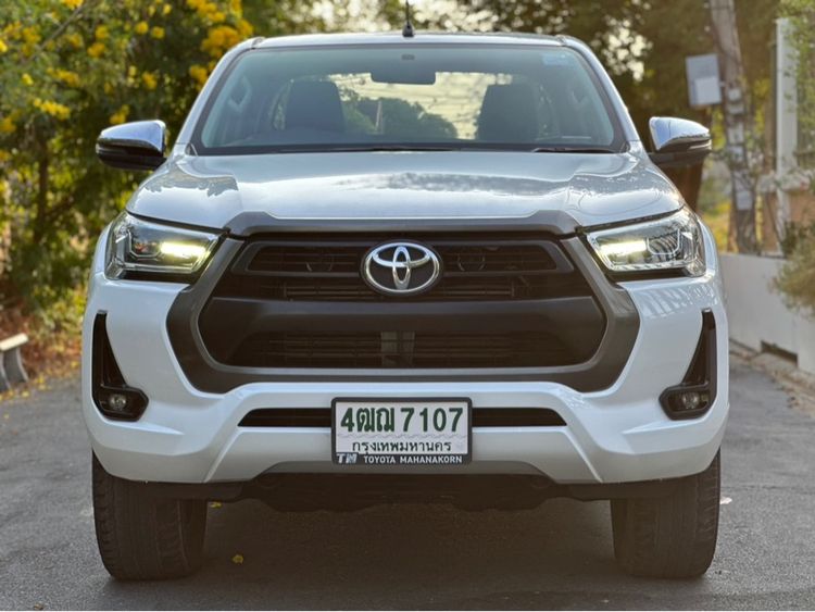 รถ Toyota Hilux Revo Smart Cab 2.4 Mid Prerunner สี ขาว