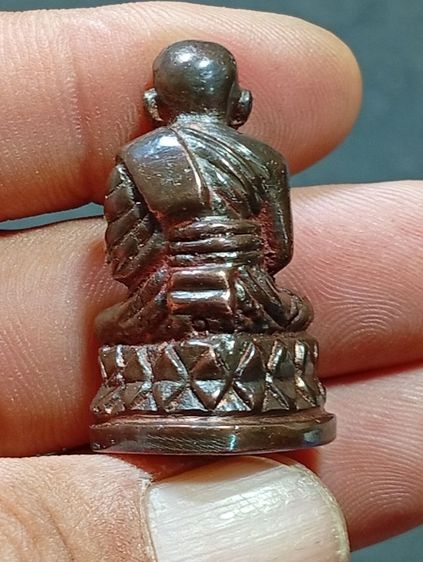 หลวงพ่อทวดวัดช้างไห้ บัวรอบก้นลายเซ็น รูปที่ 2