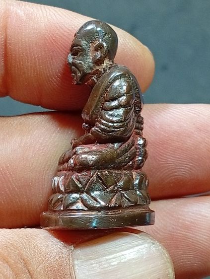 หลวงพ่อทวดวัดช้างไห้ บัวรอบก้นลายเซ็น รูปที่ 4