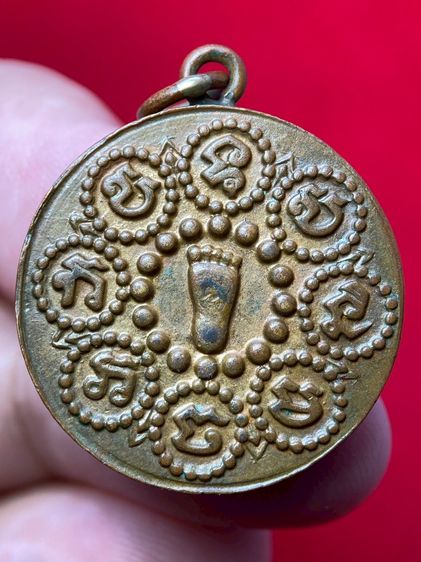 เหรียญรอยพระพุทธบาท วัดเขาบางทราย รุ่นแรกพิมพ์ใหญ่ เนื้อทองแดง ปี 2461 รูปที่ 4