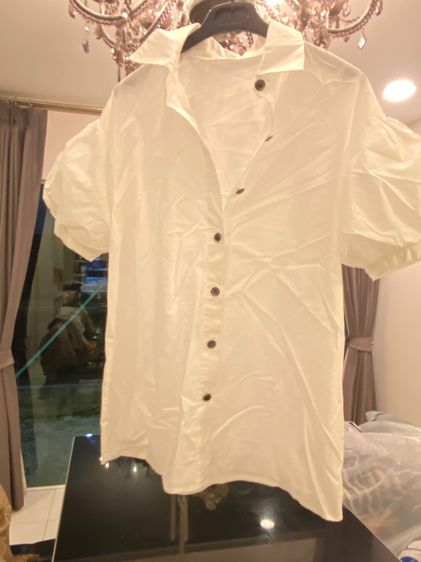 ชาแนล เสื้อเชิ้ตแขนสั้นสภาพใหม่เอี่ยม 
