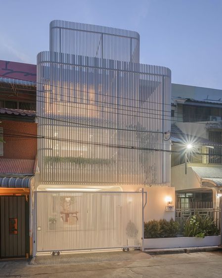 ขายด่วน ทาวน์โฮม 3 ชั้น รีโนเวทใหม่ใจกลางสุขุมวิท ทองหล่อ 