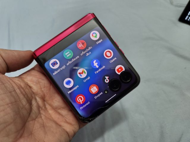 moto razr 40 ultra จอพับเสปคจัดเต็มสีพิเศษที่สุดของมือถือจอพับ รูปที่ 2
