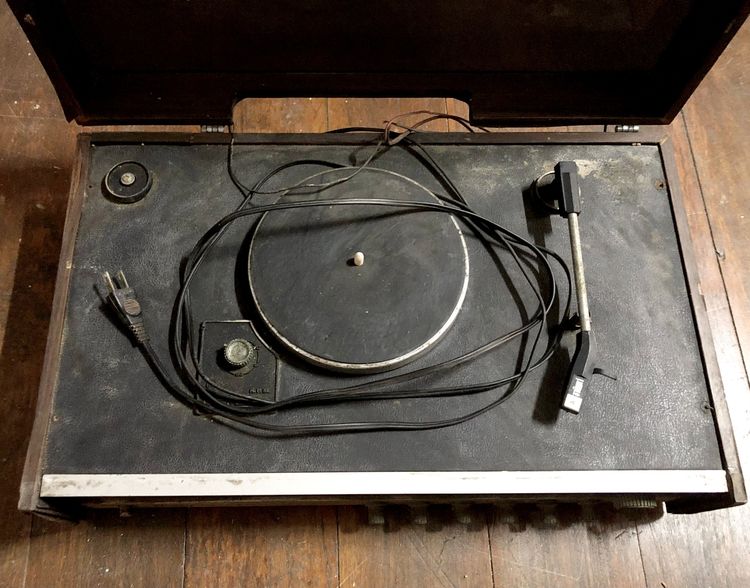 เครื่องเล่นแผ่นเสียงและวิทยุ ธานินทร์ Tanin TPR 2200 AM FM Stereo สภาพเก่าต้องซ่อม รูปที่ 3