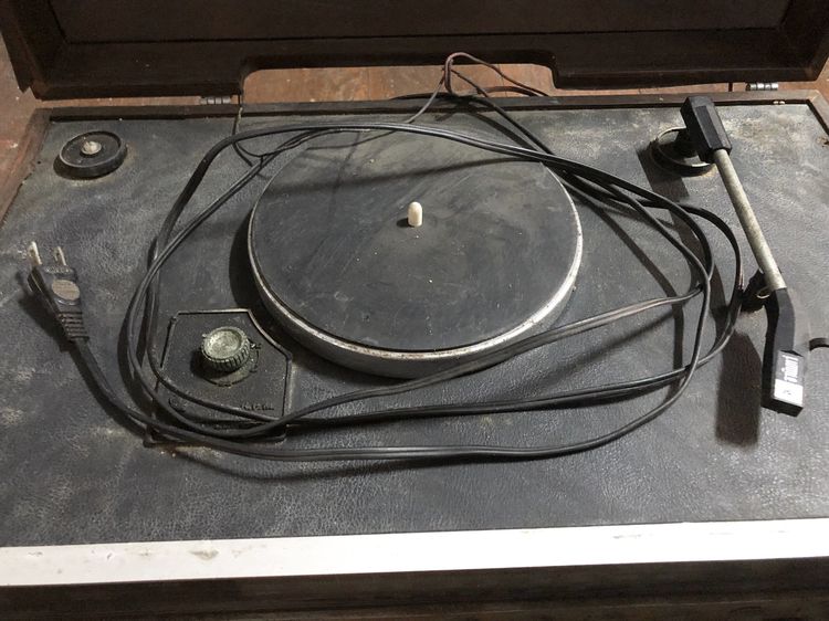 เครื่องเล่นแผ่นเสียงและวิทยุ ธานินทร์ Tanin TPR 2200 AM FM Stereo สภาพเก่าต้องซ่อม รูปที่ 5