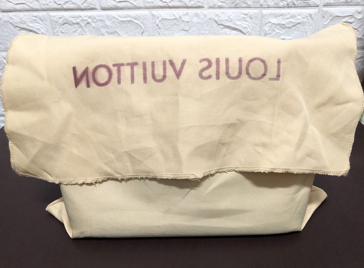 กระเป๋าสะพาย Louis ถอดสายสะพายเป็นกระเป๋าถือได้ ของใหม่ไม่เคยใช้ ไม่แน่ใจว่าของแท้มั้ย รูปที่ 10