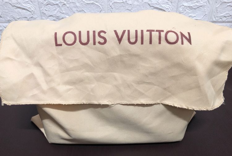 กระเป๋าสะพาย Louis ถอดสายสะพายเป็นกระเป๋าถือได้ ของใหม่ไม่เคยใช้ ไม่แน่ใจว่าของแท้มั้ย รูปที่ 9