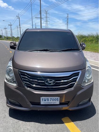 รถ Hyundai H-1  2.5 Elite สี น้ำตาล