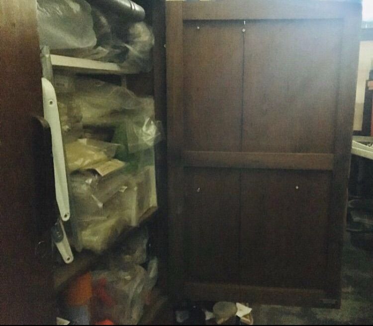 ตู้ไม้สัก กว้าง106ซม. หนา40ซม. สูง114ซม. ด้านบนเป็นส่วนตู้ ด้านล่างมีลิ้นชักยาว รูปที่ 5